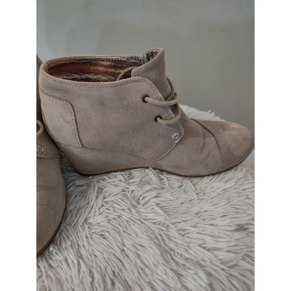 TOMS Wedge Booties Size 8 Womens Tan Suede Comfort Lace up Ankle Boot Leather - Picture 8 of 9
